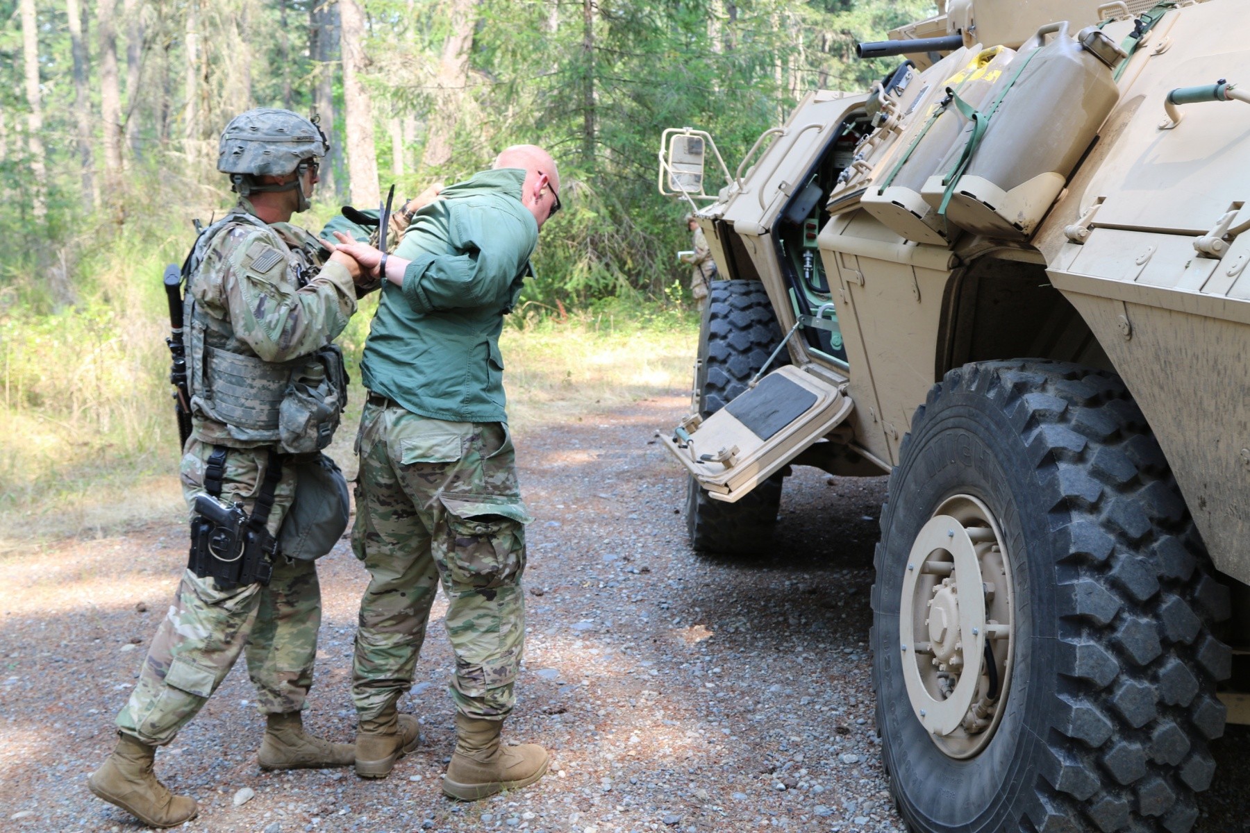 Field exercise gives JBLM MPs 'unique' training opportunity Article