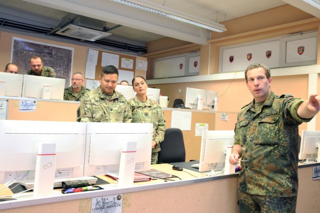 US Soldiers observe German partner unit's signal exercise
