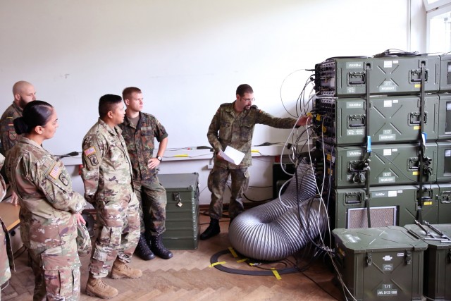 US Soldiers observe German partner unit's signal exercise