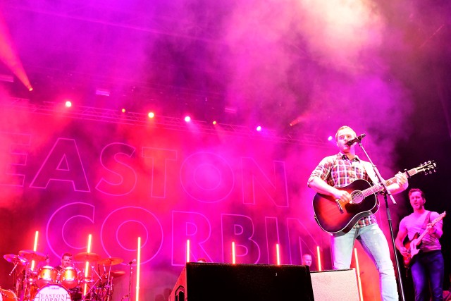 Thousands attend Easton Corbin free Fort Knox centennial concert