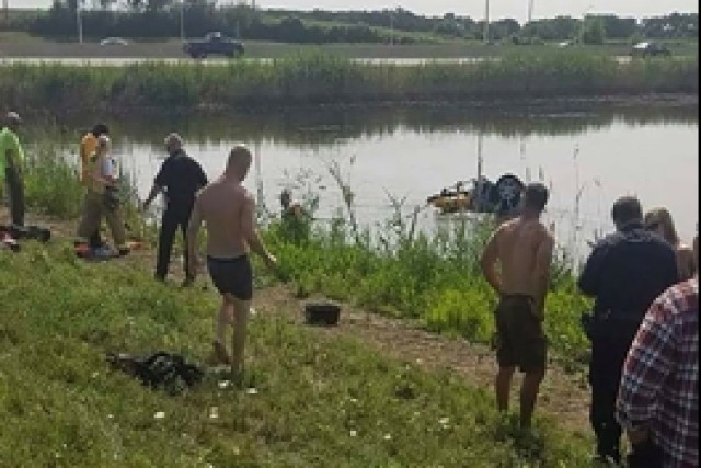 Illinois Guard Soldier honored for saving woman from car in pond