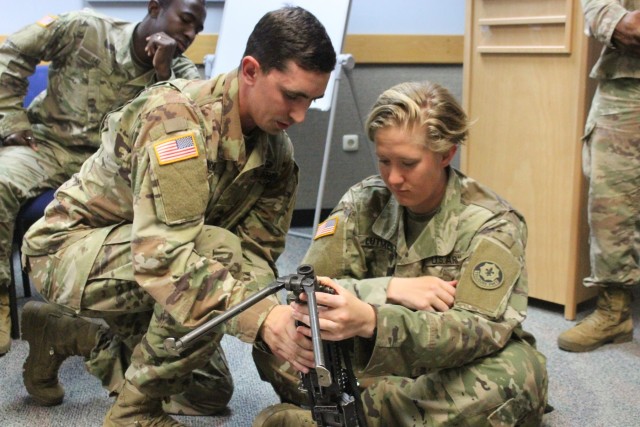 Regimental Support Squadron conducts weapons familiarization