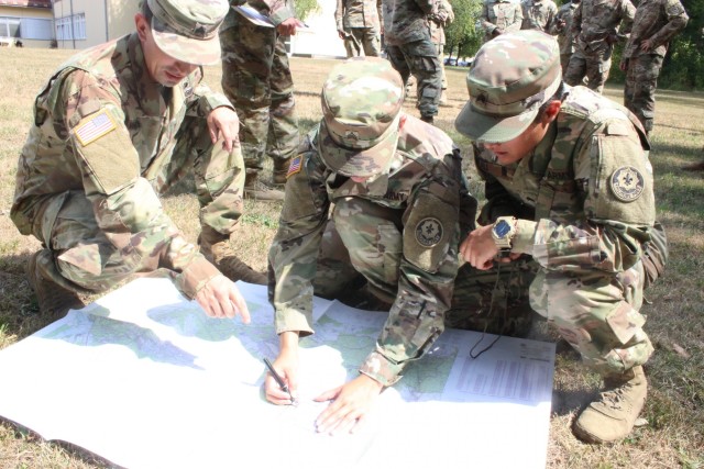 2CR Soldiers conduct map reading