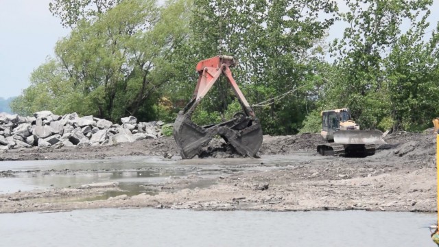 USACE contractor places dredged materials on Unity Island