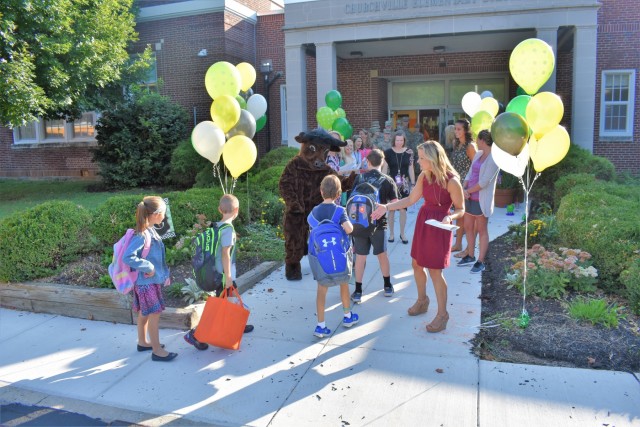 Haircuts and high fives: 20th CBRNE Soldiers welcome area elementary school students back to class