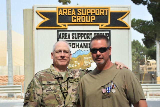 Asg A Site Manager Honored For Service To Resolute Support Calls Tour The Best Of His Life Article The United States Army