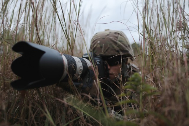 Army equips first unit with new tactical media kits