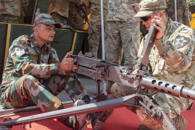 US & Indian Soldiers Share Weapons Knowledge
