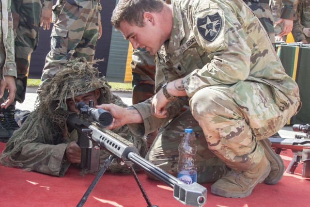 U.S. & Indian Soldiers Share Weapons Knowledge