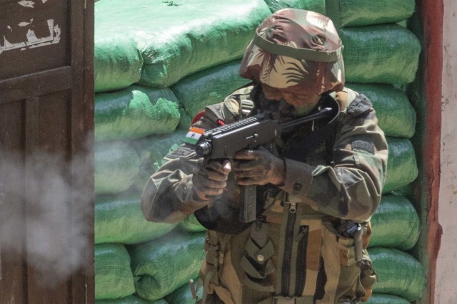 US Soldiers train with Indian counterparts on IED and room clearing tactics