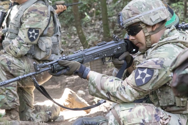 US Soldiers train with Indian counterparts on IED and room clearing tactics