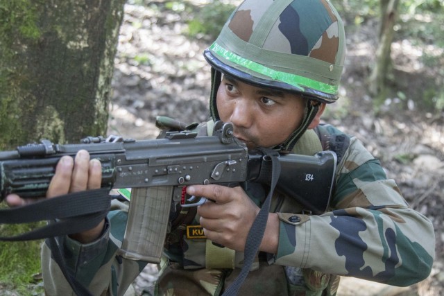 US Soldiers train with Indian counterparts on IED and room clearing tactics