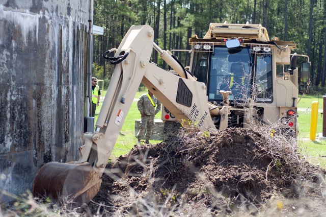 Airborne engineers work with Corps to put 'blades in dirt'