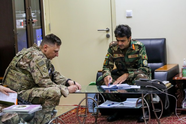 NATO Role III, TAAC-South train with Kandahar Regional Military Hospital members
