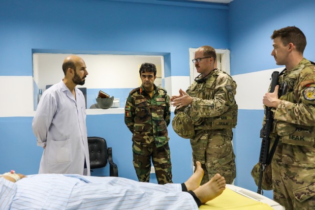 NATO Role III, TAAC-South train with Kandahar Regional Military Hospital members