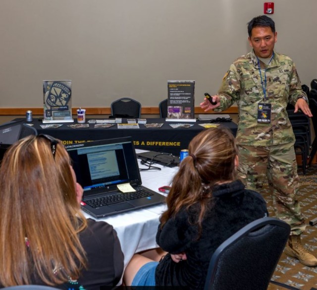 Army Cyber holds workshop for local Iowa teens at CornCon