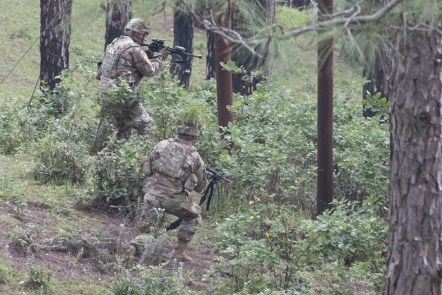 US and Indian soldiers share battle drills, techniques