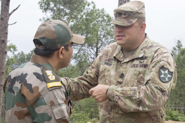 US and Indian soldiers share battle drills, techniques