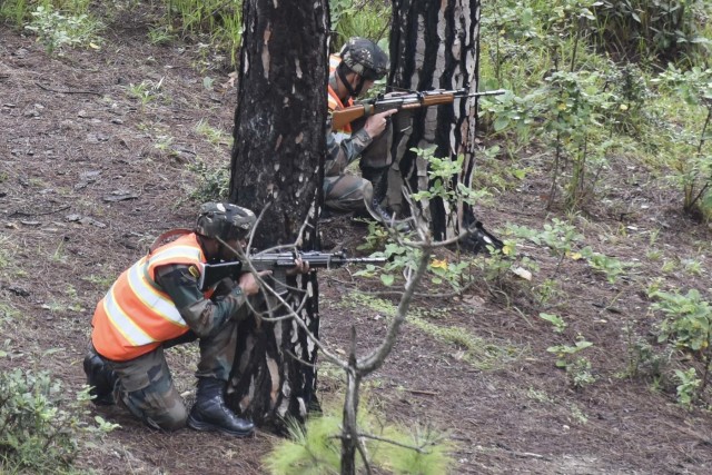 US and Indian soldiers share battle drills, techniques