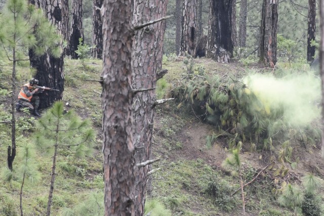 US and Indian soldiers share battle drills, techniques