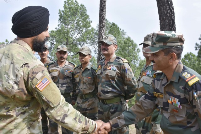 US and Indian soldiers share battle drills, techniques