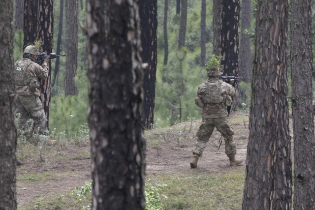 US and Indian soldiers share battle drills, techniques