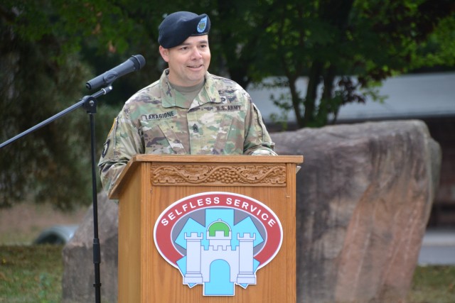 CSM Laragione says farewell to LRMC Troop Command