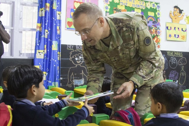 School children meet U.S. Soldiers in India