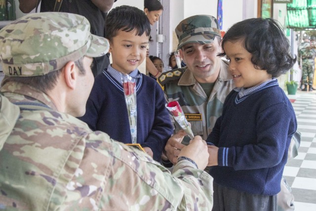 School children meet U.S. Soldiers in India