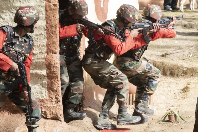 U.S. and Indian soldiers share cordon and search techniques