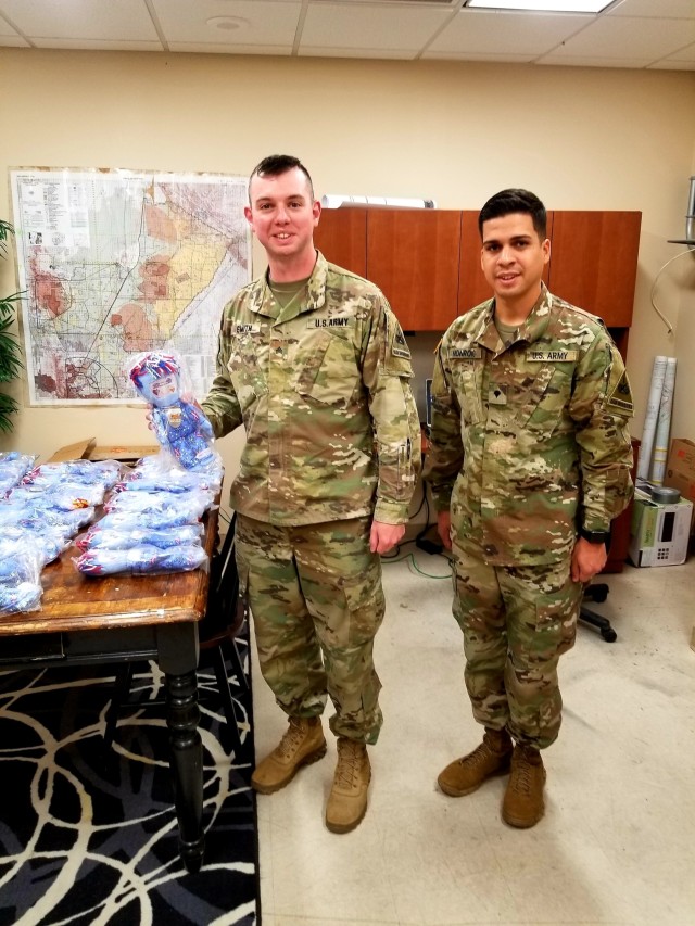 Soldier dolls shorten the distance