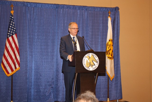 Dr. Bruce Jette, ASA(ALT) and AAE, addressing the guests.