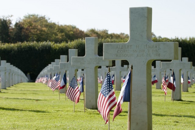 WWI Graveside Flags