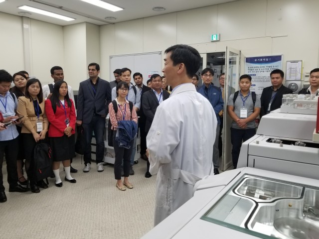 K2018 Global Technical Exchange attendees visit the Korea Water Resources Corporation's Water Quality Research Center