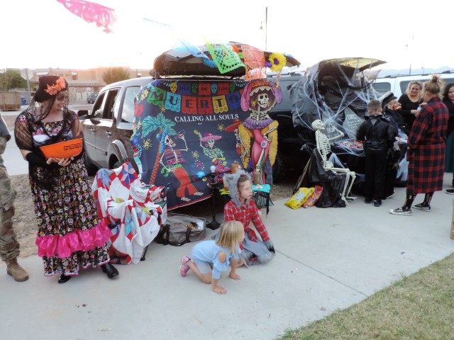 Task Force Bulldog families scare the night away at 'Trunk or Treat'