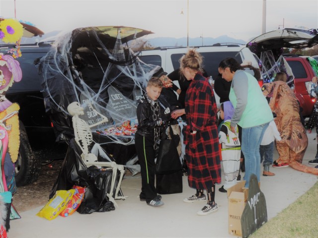 Task Force Bulldog families scare the night away at 'Trunk or Treat'