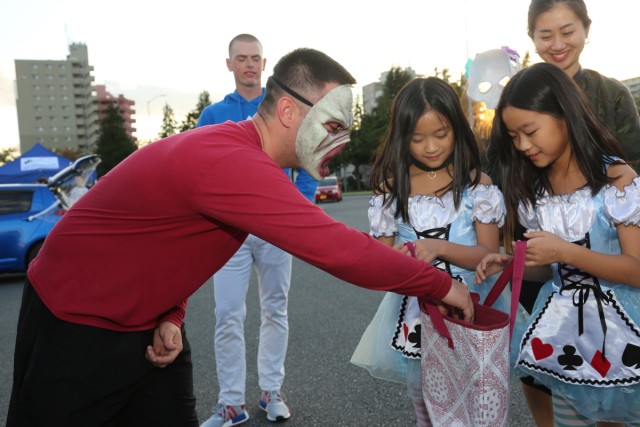 35th Combat Sustainment Support Battalion hosts Japanese trunk-or-treaters on Sagami General Depot