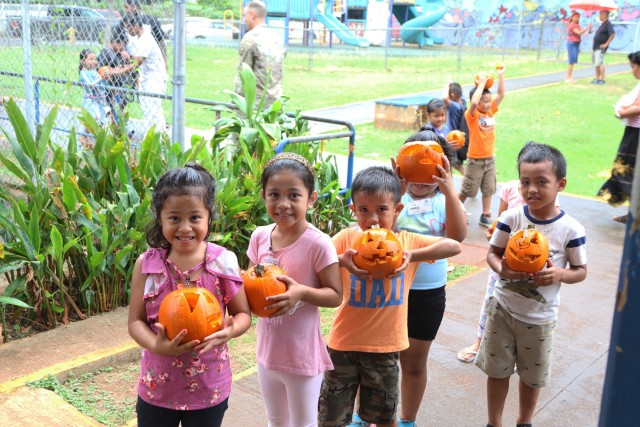 94th AAMDC Soldiers participate in local pumpkin carving event