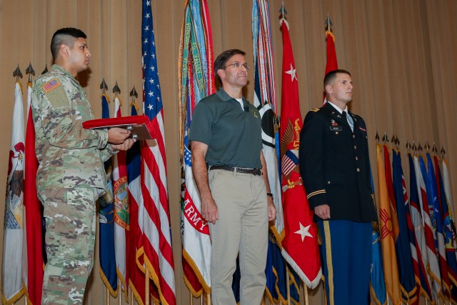 593rd ESC lieutenant receives Army's most prestigious peacetime award