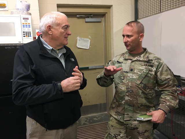 Army intelligence leaders meet Soldiers at NIE 18.2