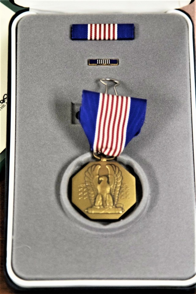 Former 181st MFTB Soldier presented with Soldier's Medal at Fort McCoy for ice rescue