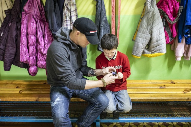 Tennessee Guardsmen build a playground for children in Ukraine