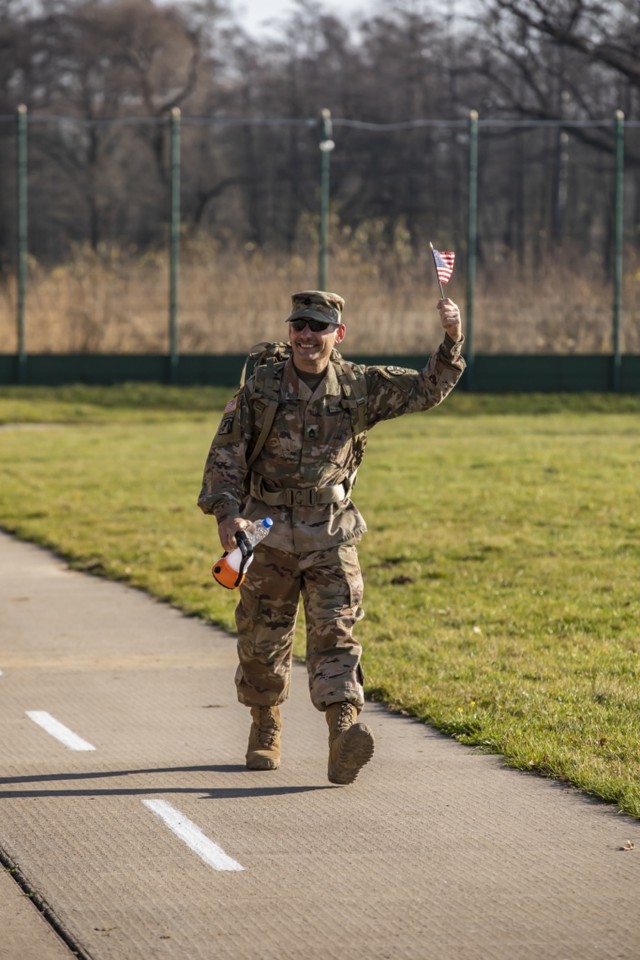 Multinational Soldiers deployed to Ukraine honor veterans