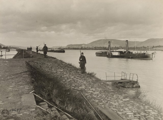 New York troops march into Germany to meet former foes as Army of Occupation