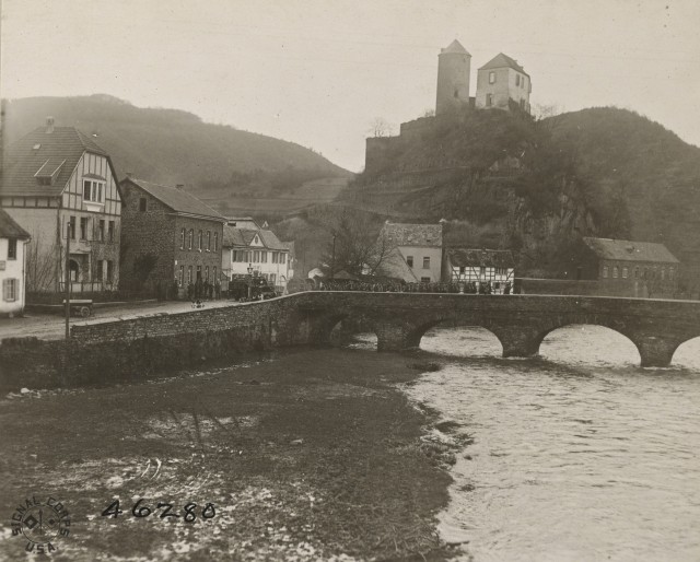New York troops march into Germany to meet former foes as Army of Occupation