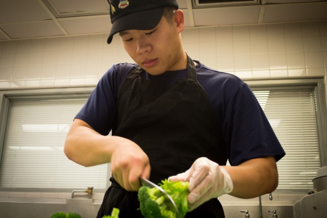 "Intense Attention to Every Detail" Gator Paratroopers Prepare Thanksgiving Feast for Panther Brigade