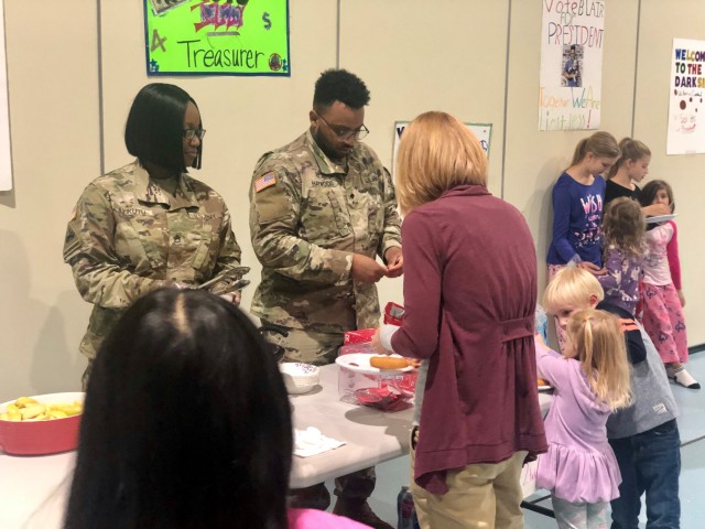Bulldog Soldiers volunteer at local school