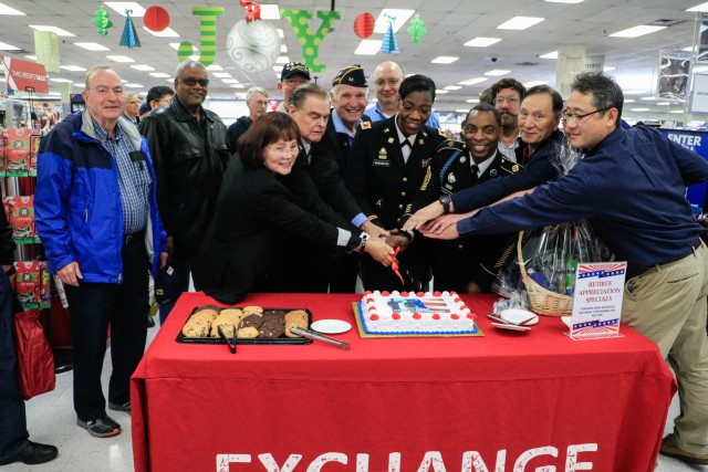 Cake Cutting at the 2018 Retiree Appreciation Day