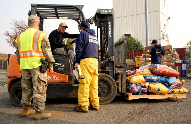 Calif. Guard MPs help Paradise pets, volunteers in shelter