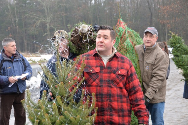New York Airmen and Soldiers volunteer time to load 'Trees for Troops'